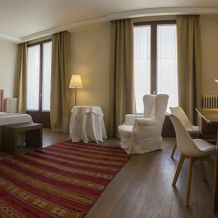 Hotel-hostal Sport Hotel 4*